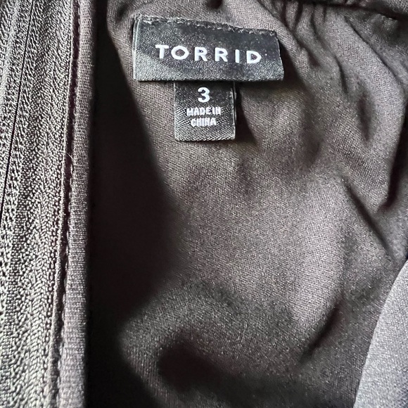 GREY SNAKESKIN PRINT BENGALINE PEPLUM CAMI - Picture 6 of 7